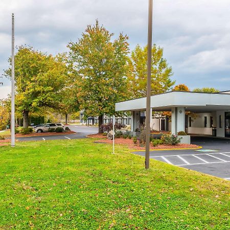 Clarion Inn Belle Vernon Eksteriør bilde