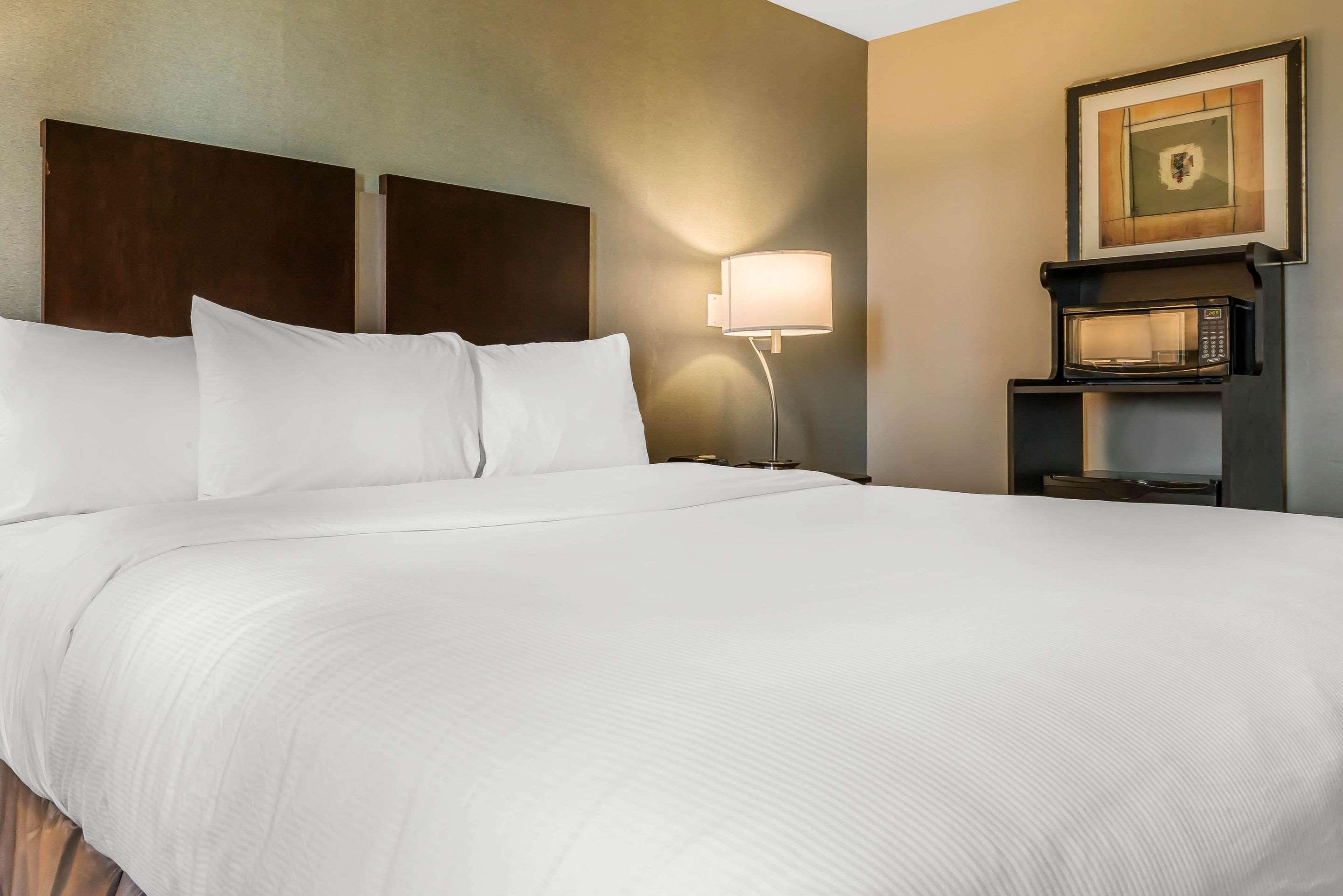 Clarion Inn Belle Vernon Eksteriør bilde