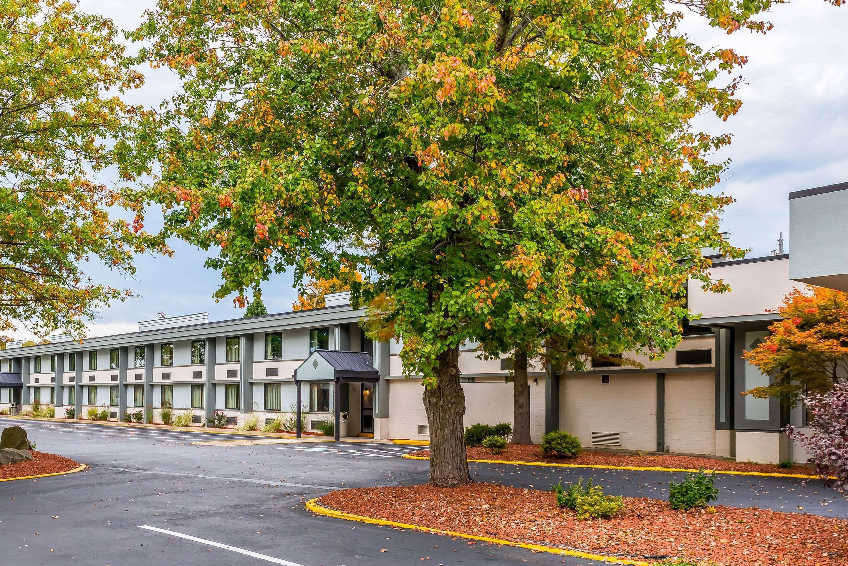 Clarion Inn Belle Vernon Eksteriør bilde