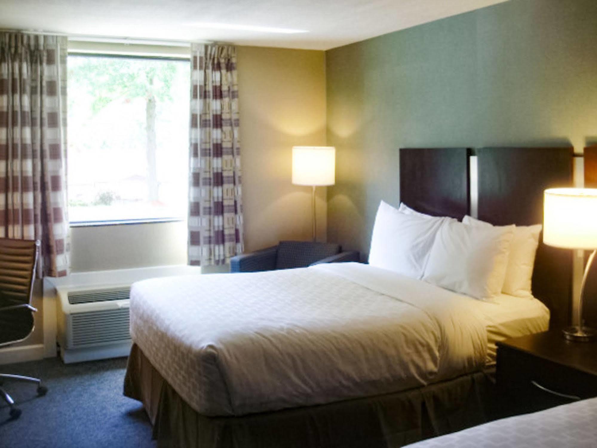Clarion Inn Belle Vernon Eksteriør bilde